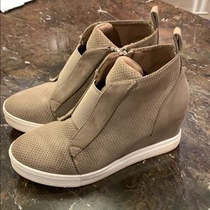 Wedge sneakers
